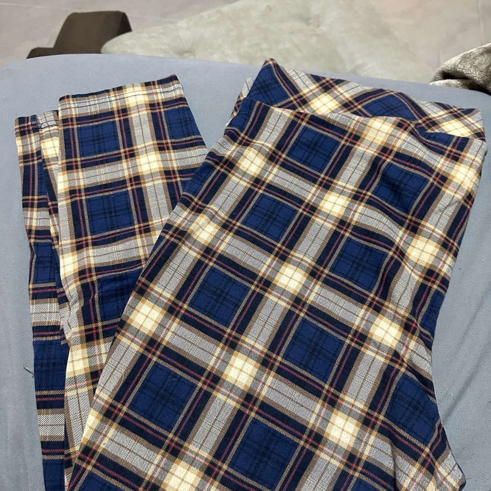 Torrid Navy and Cream Plaid leggings